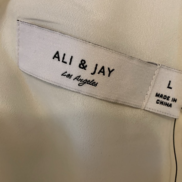 Ali and Jay White shift dress with rope detailing at the collar. Size: L - Picture 9 of 10